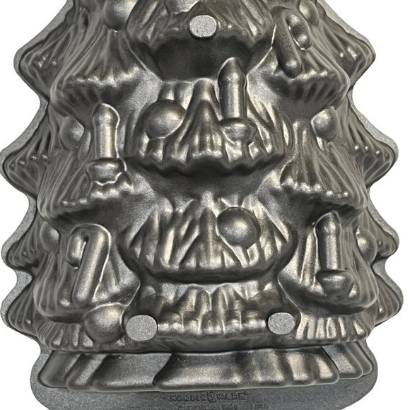 11" Nordic Ware Christmas Tree Bundt Cake Pan Mold 4 Cups Cast Aluminum USA - Picture 10 of 11